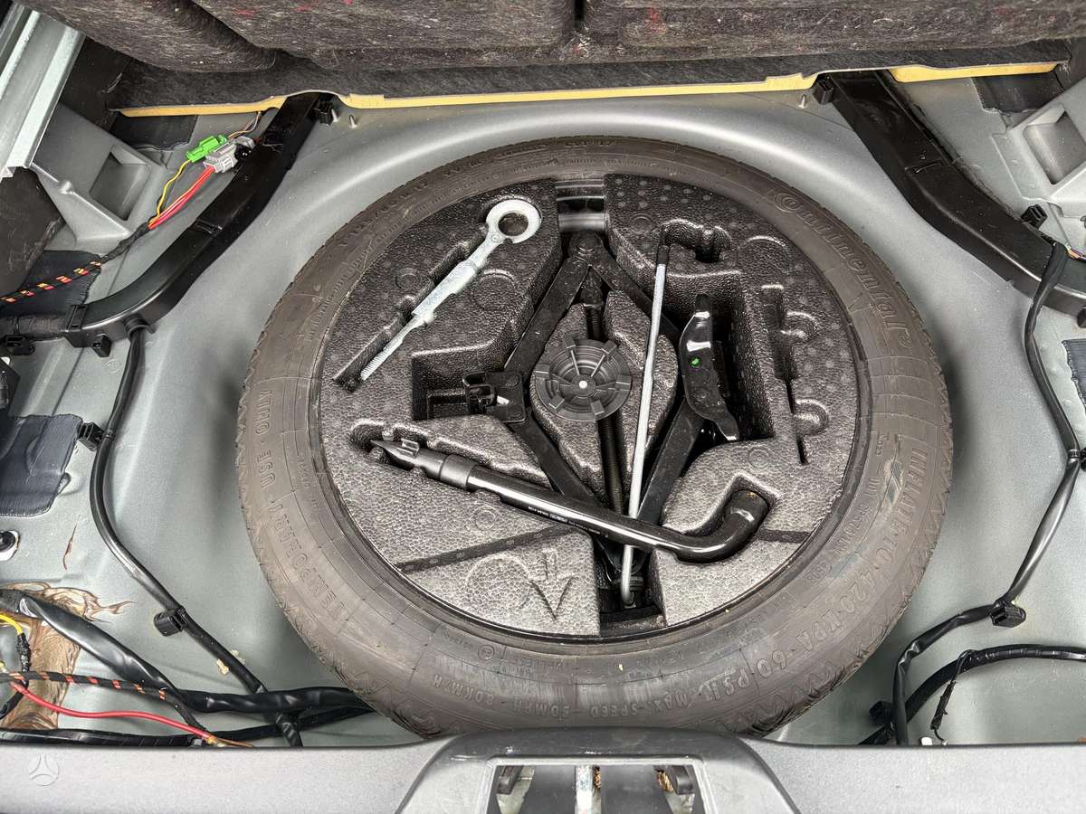 Volvo V70 2009 — photo 16