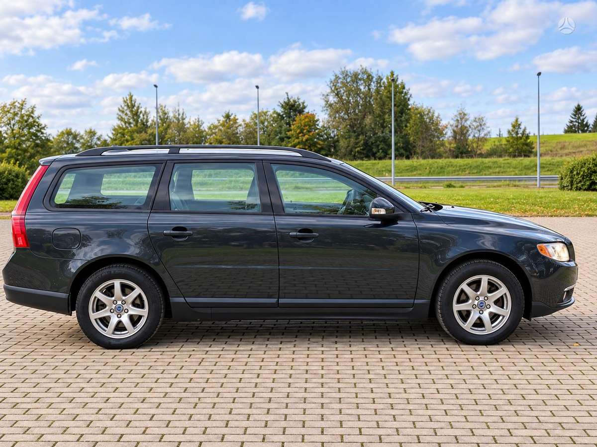 Volvo V70 2009 — interior