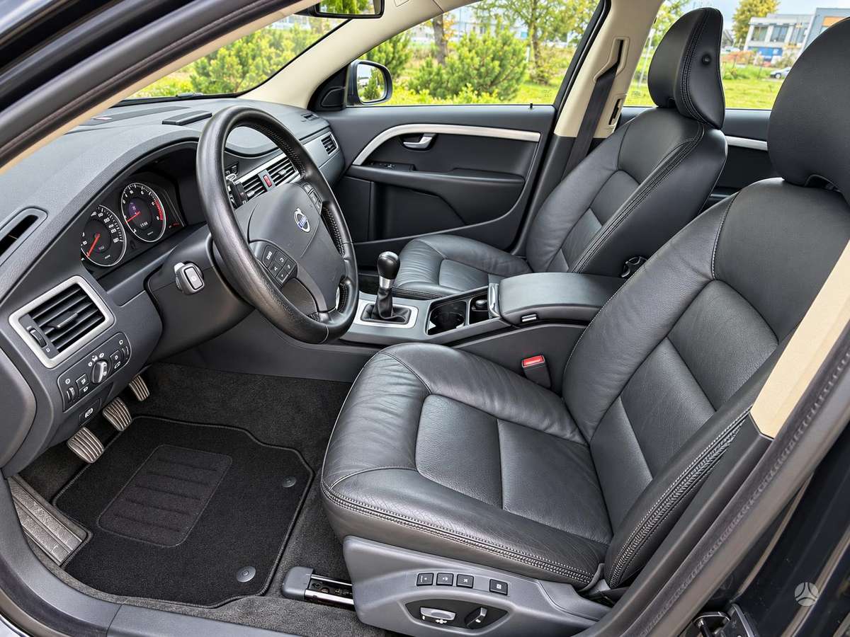Volvo V70 2009 — photo 8