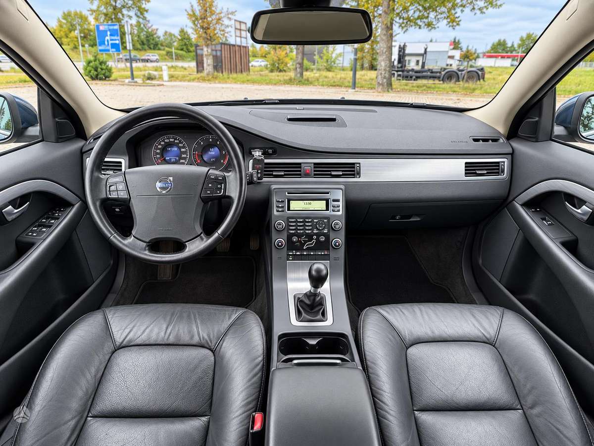 Volvo V70 2009 — photo 9