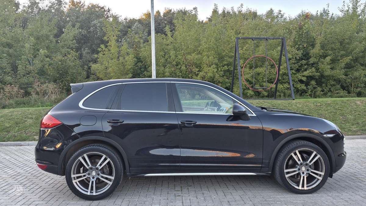 Porsche Cayenne 2011 — photo 11