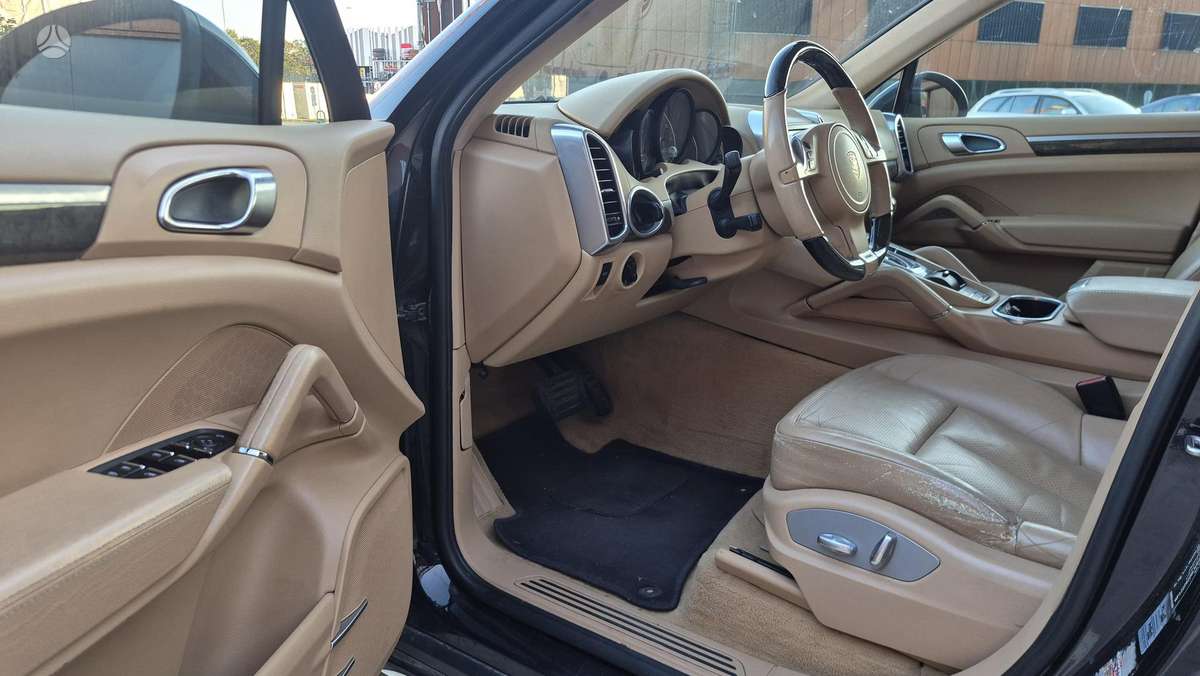Porsche Cayenne 2011 — photo 12