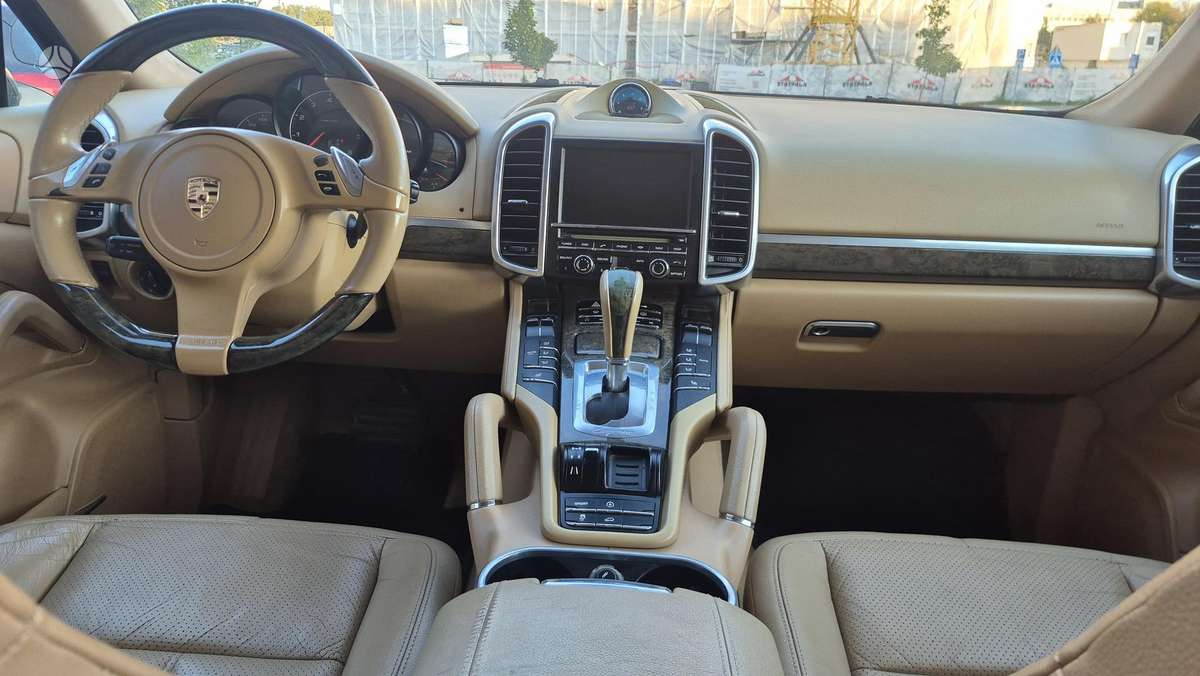 Porsche Cayenne 2011 — photo 13