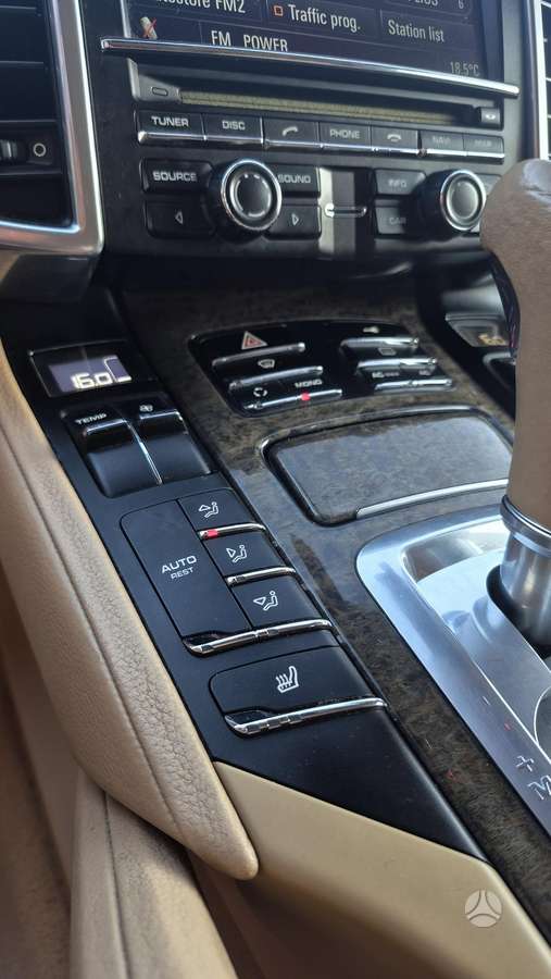 Porsche Cayenne 2011 — photo 19