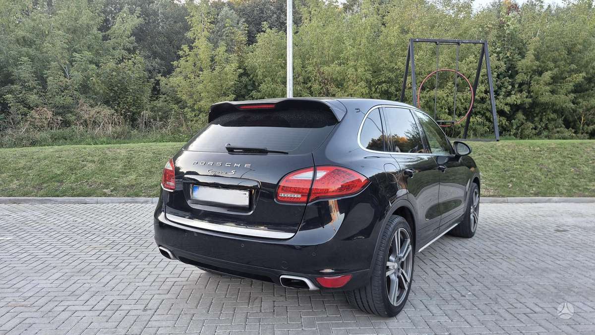 Porsche Cayenne 2011 — photo 9