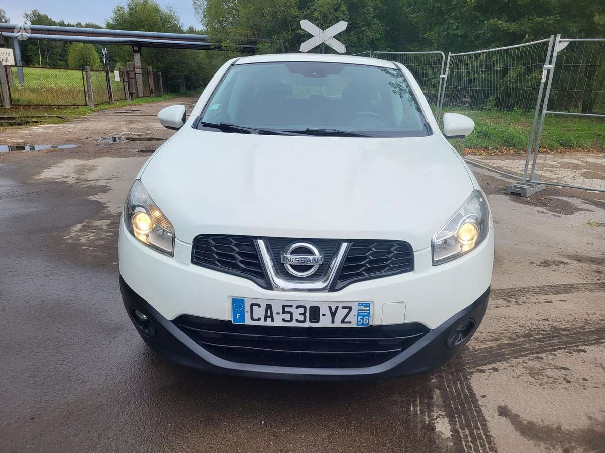 Nissan Qashqai 2012 — interior