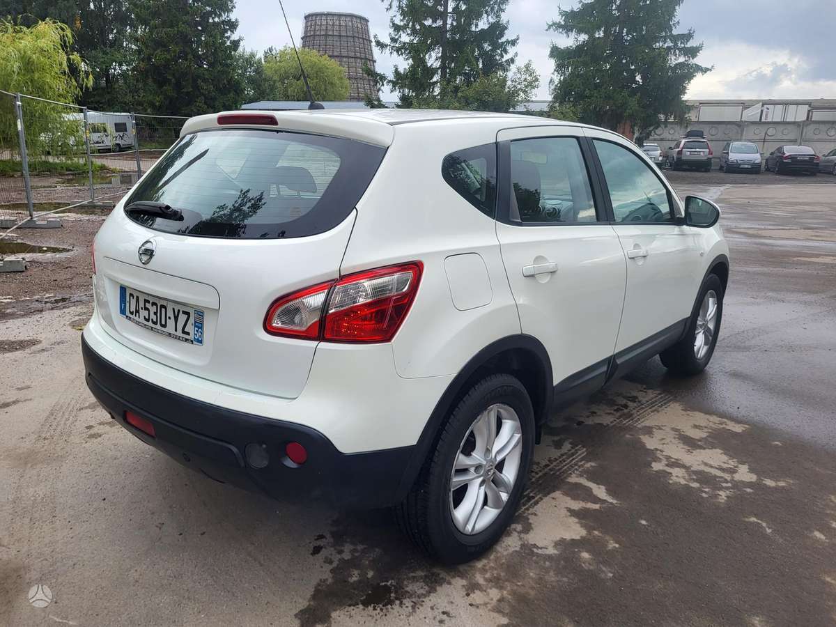 Nissan Qashqai 2012 — engine 1461 cm³, 110 HP (81kW)