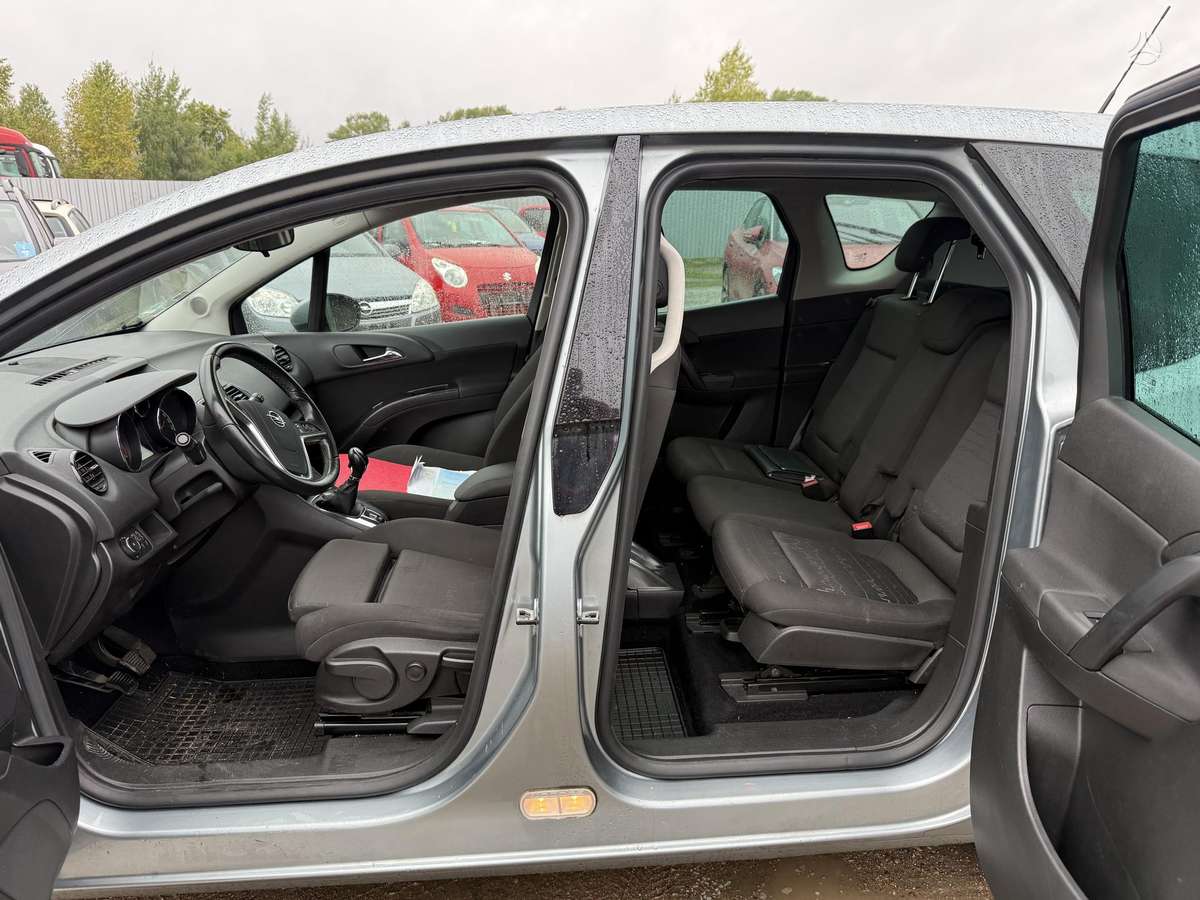 Opel Meriva 2011 — photo 12