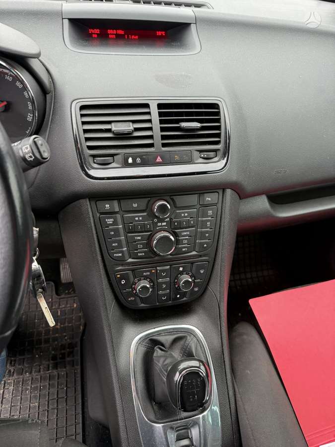 Opel Meriva 2011 — photo 14