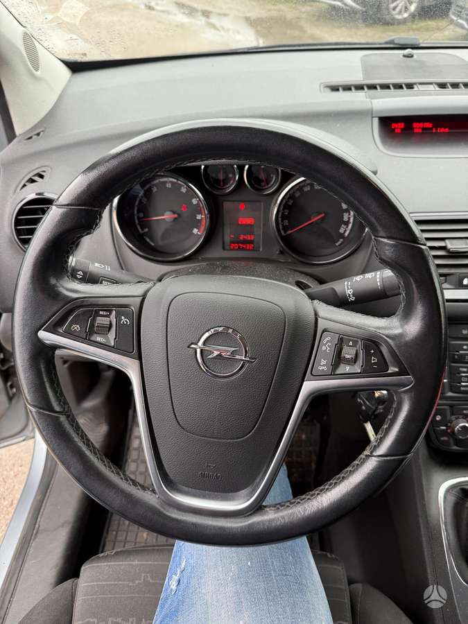 Opel Meriva 2011 — photo 15