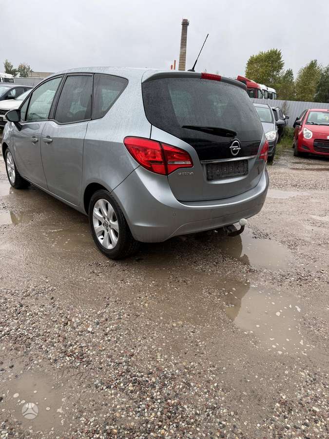 Opel Meriva 2011 — photo 8
