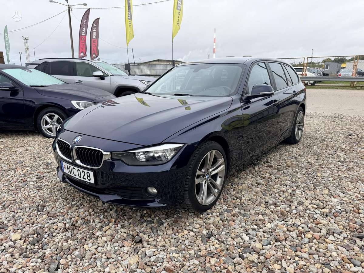 BMW 320 2015 — rear view