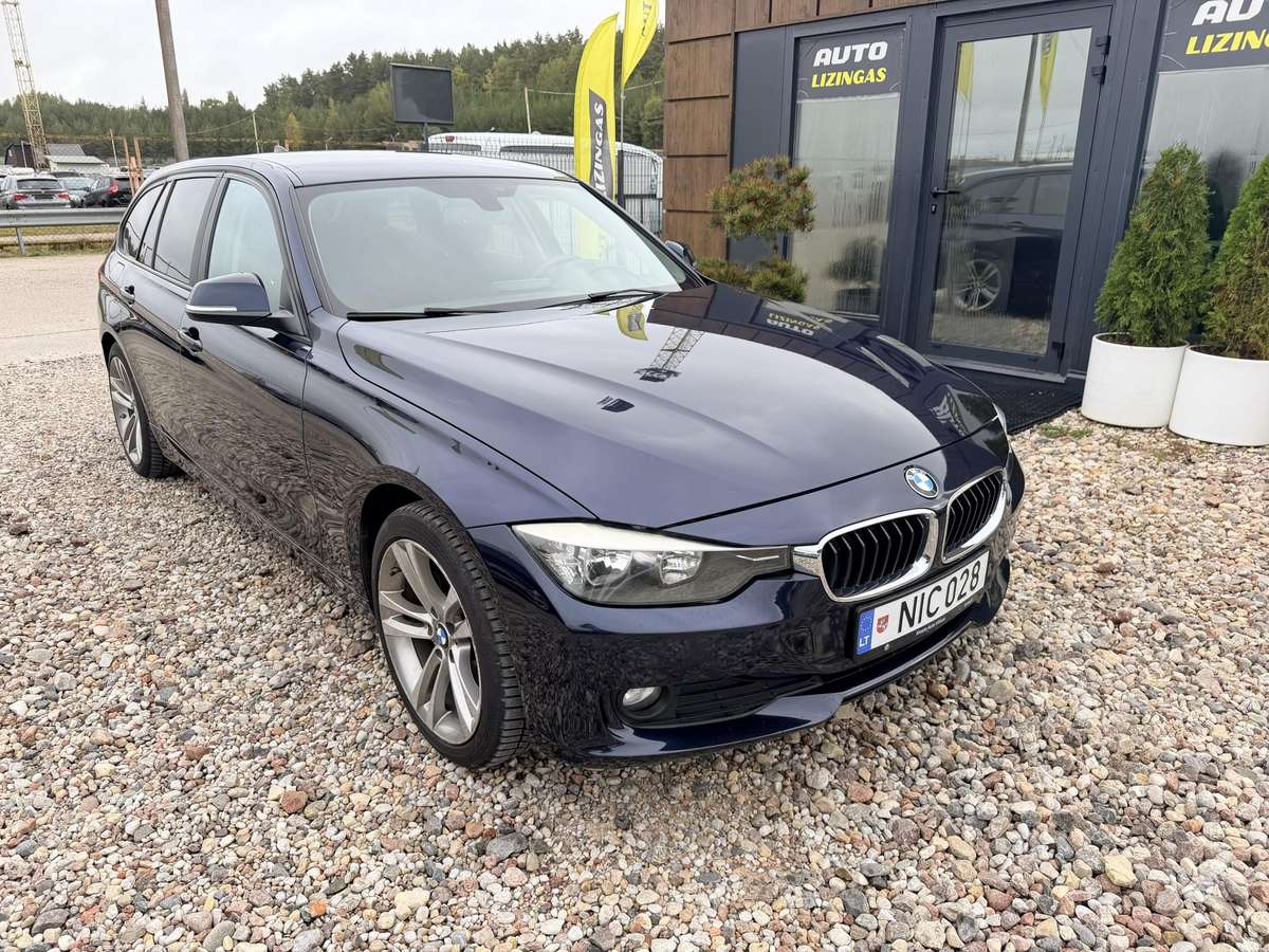 BMW 320 2015 — interior