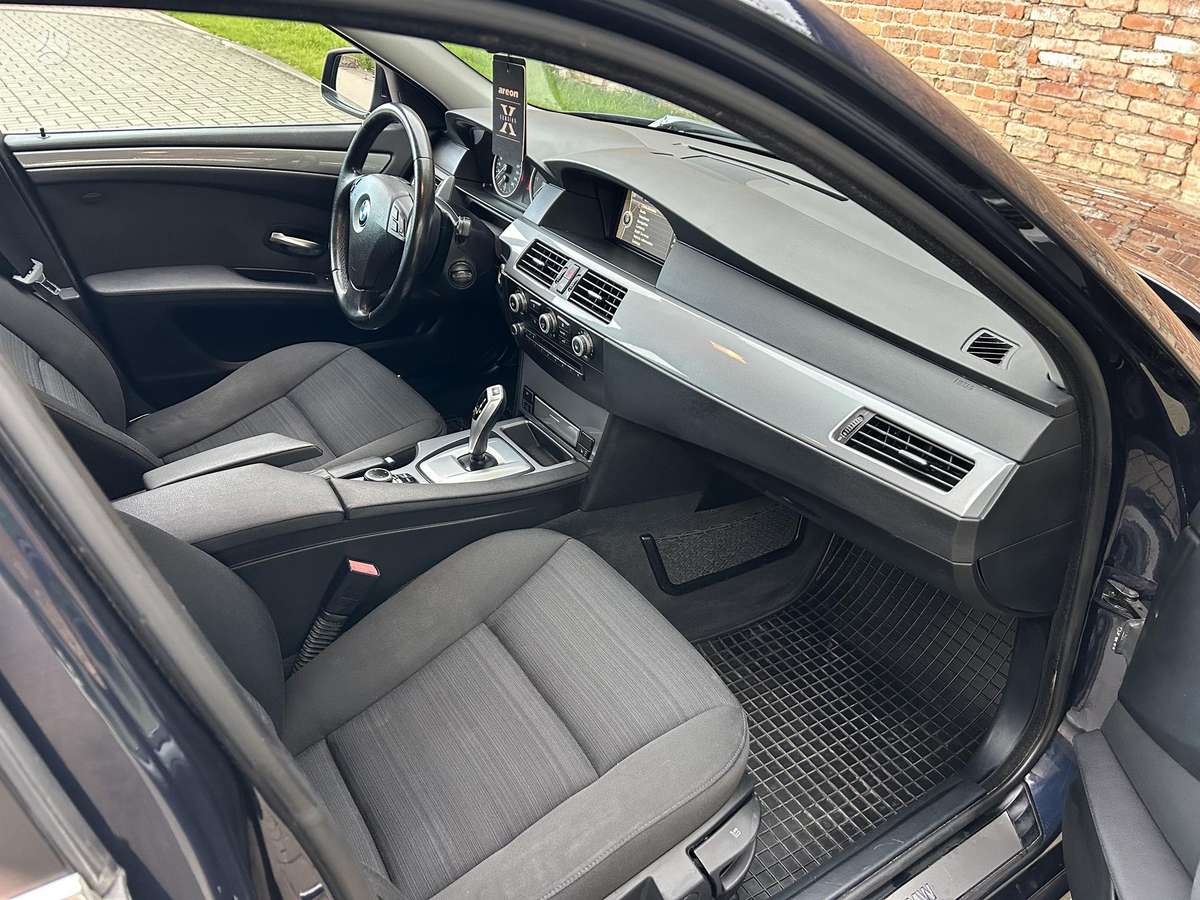 BMW 520 2009 — photo 10
