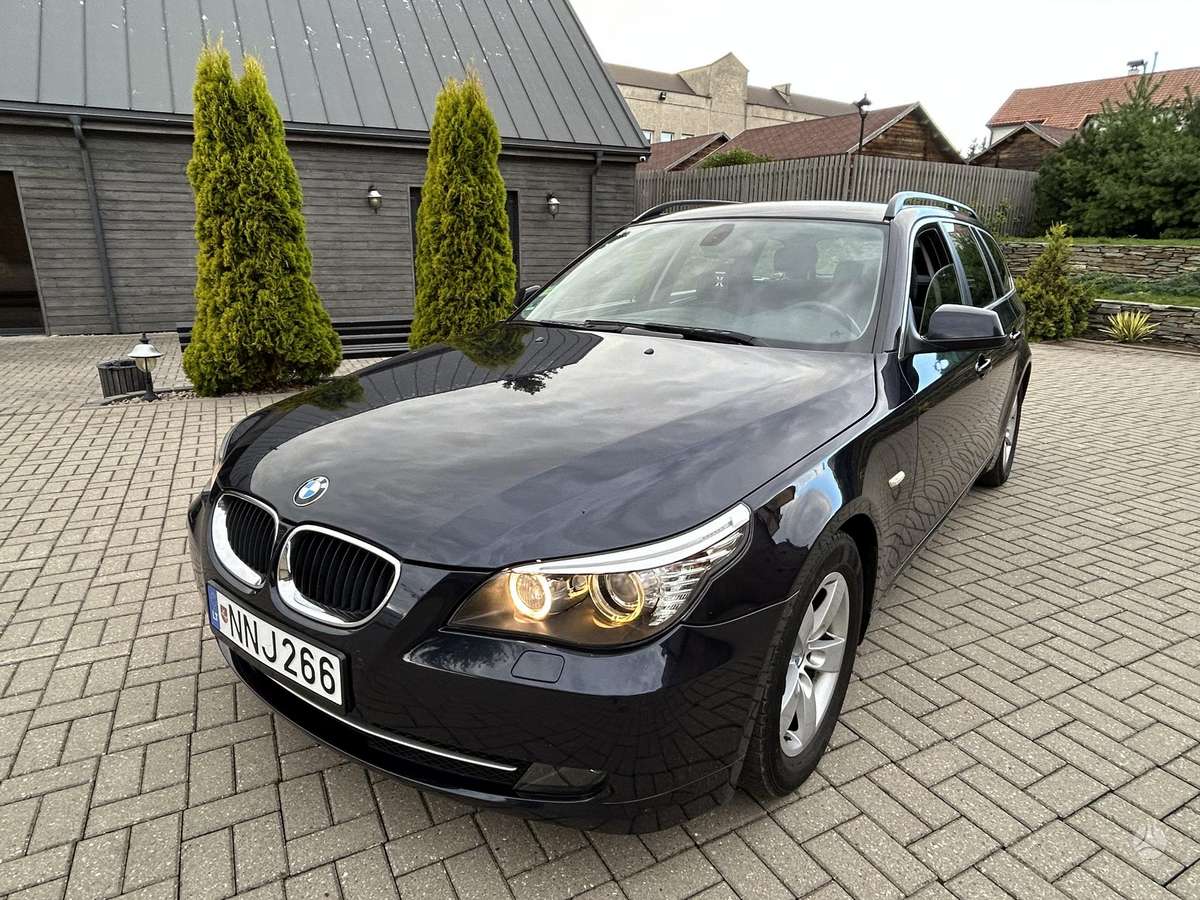 BMW 520 2009 — interior