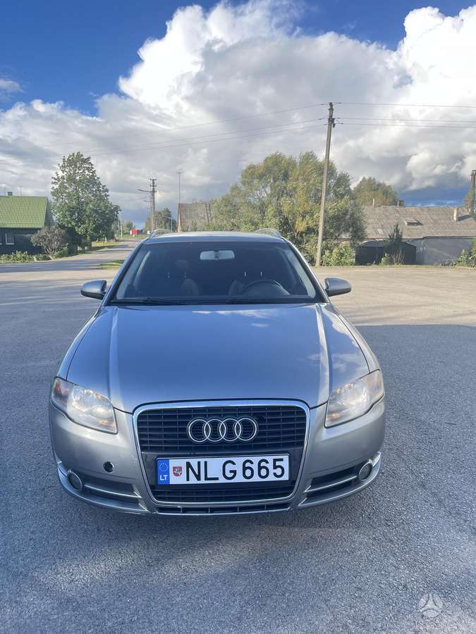 Audi A4 2006 — вигляд ззаду