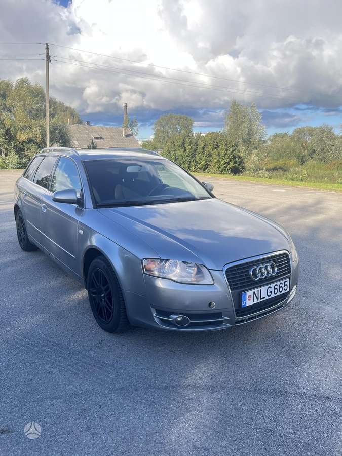 Audi A4 2006 — салон