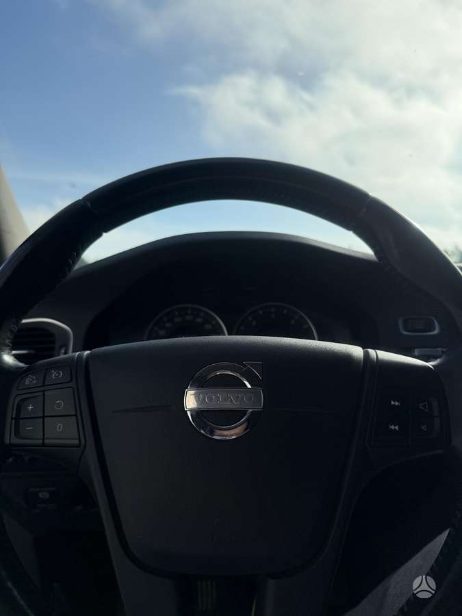 Volvo V60 2012 — photo 11
