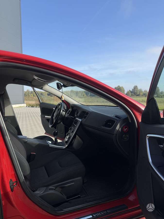 Volvo V60 2012 — photo 7