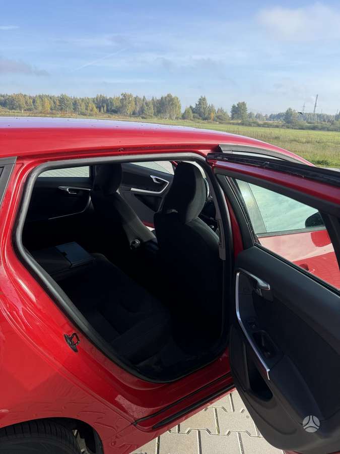Volvo V60 2012 — photo 8