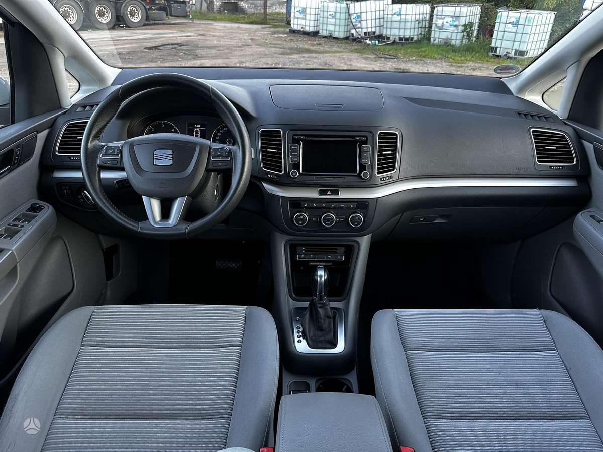 Seat Alhambra 2014 — photo 11