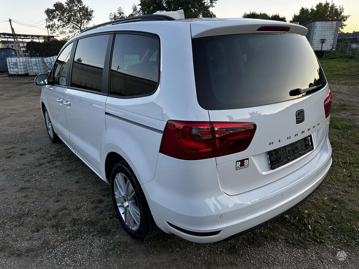 Seat Alhambra 2014 — photo 9