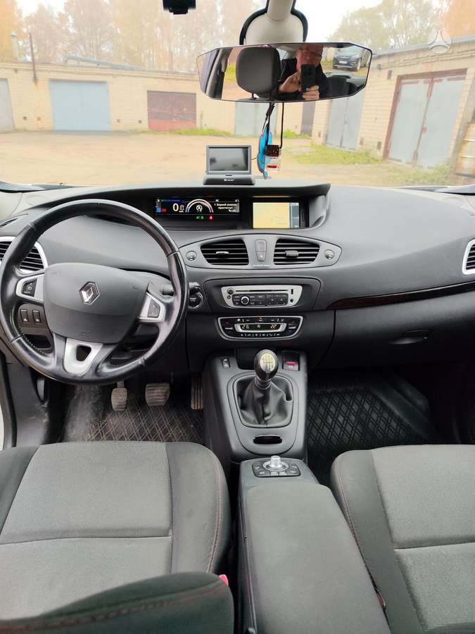 Renault Scenic 2012 — вигляд ззаду