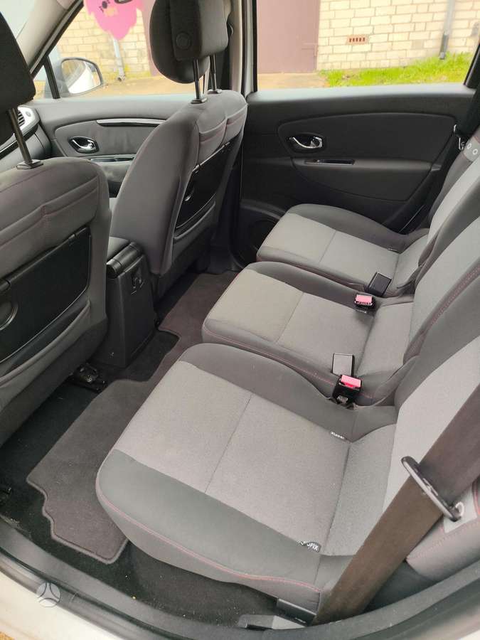 Renault Scenic 2012 — салон