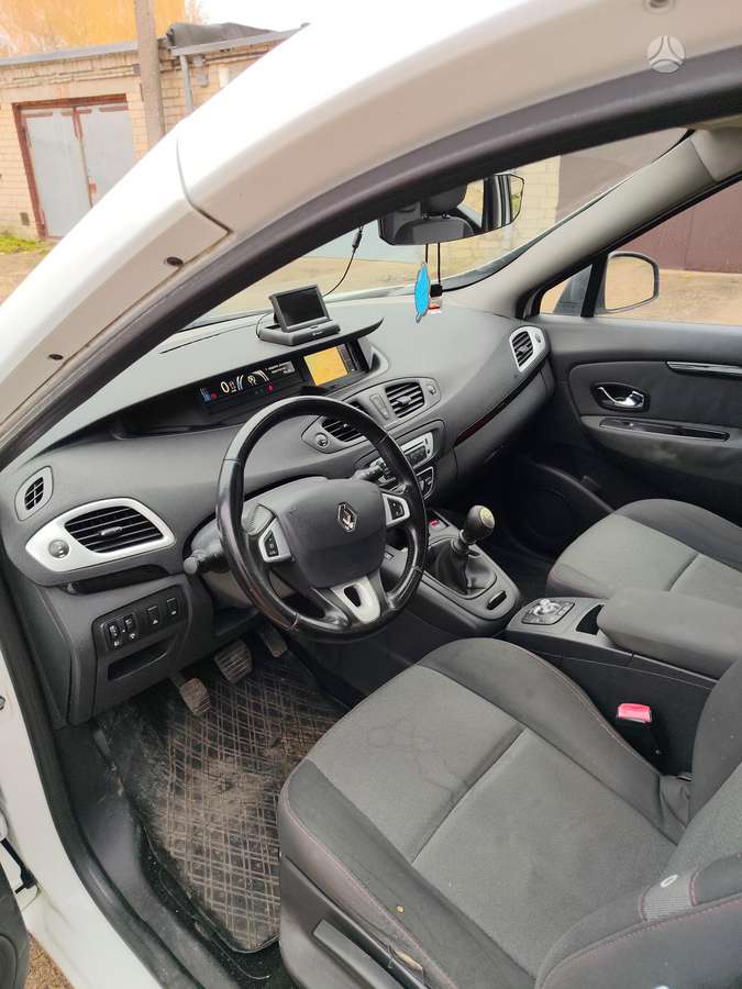 Renault Scenic 2012 — двигун 1461 cm³, 110 HP (81kW)