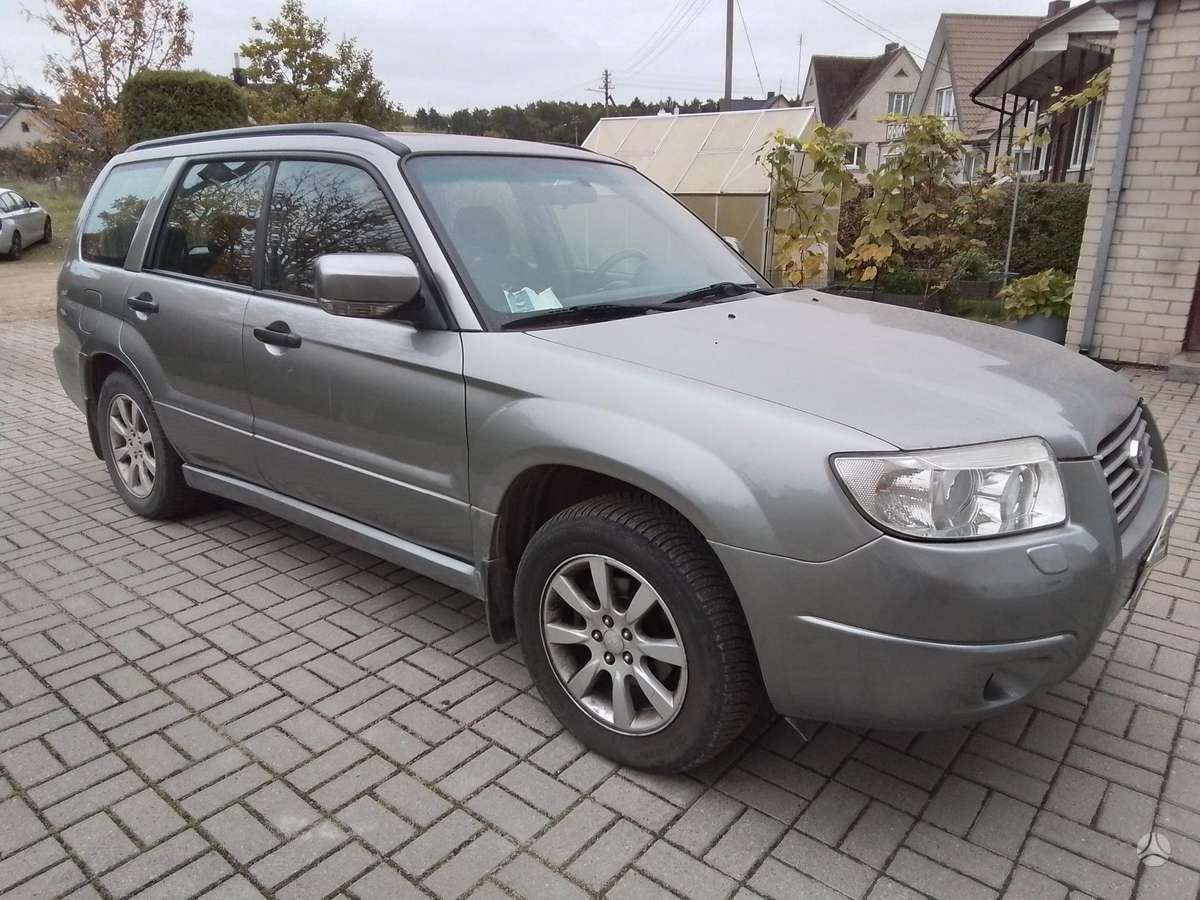 Subaru Forester 2007 — rear view