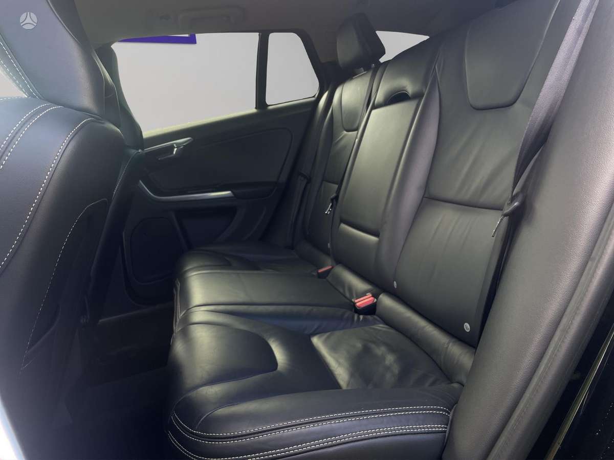 Volvo V60 2014 — photo 10