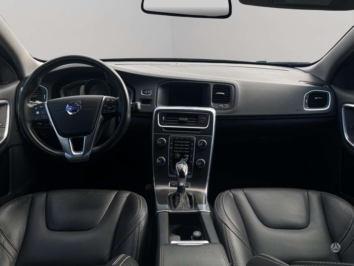 Volvo V60 2014 — photo 11