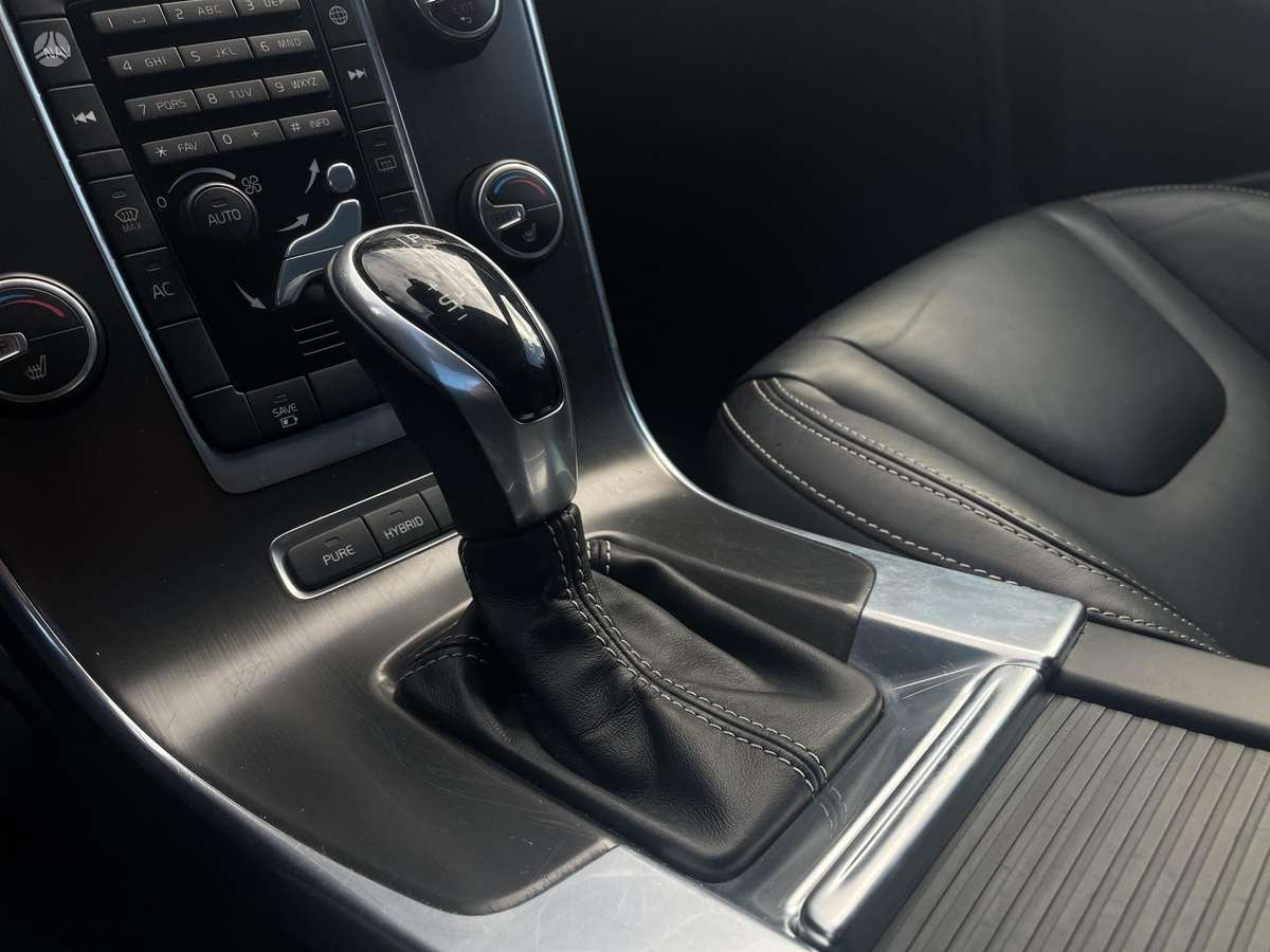 Volvo V60 2014 — photo 14