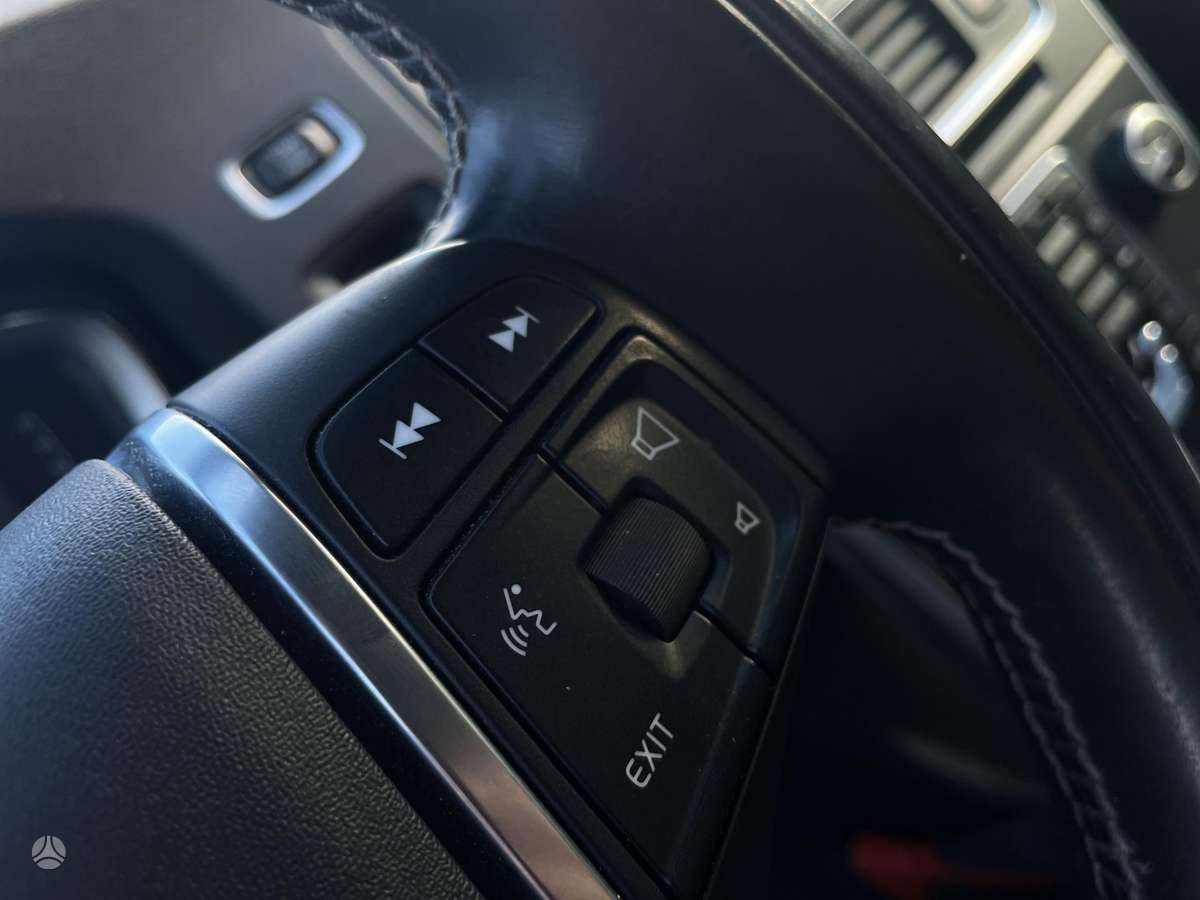 Volvo V60 2014 — photo 18