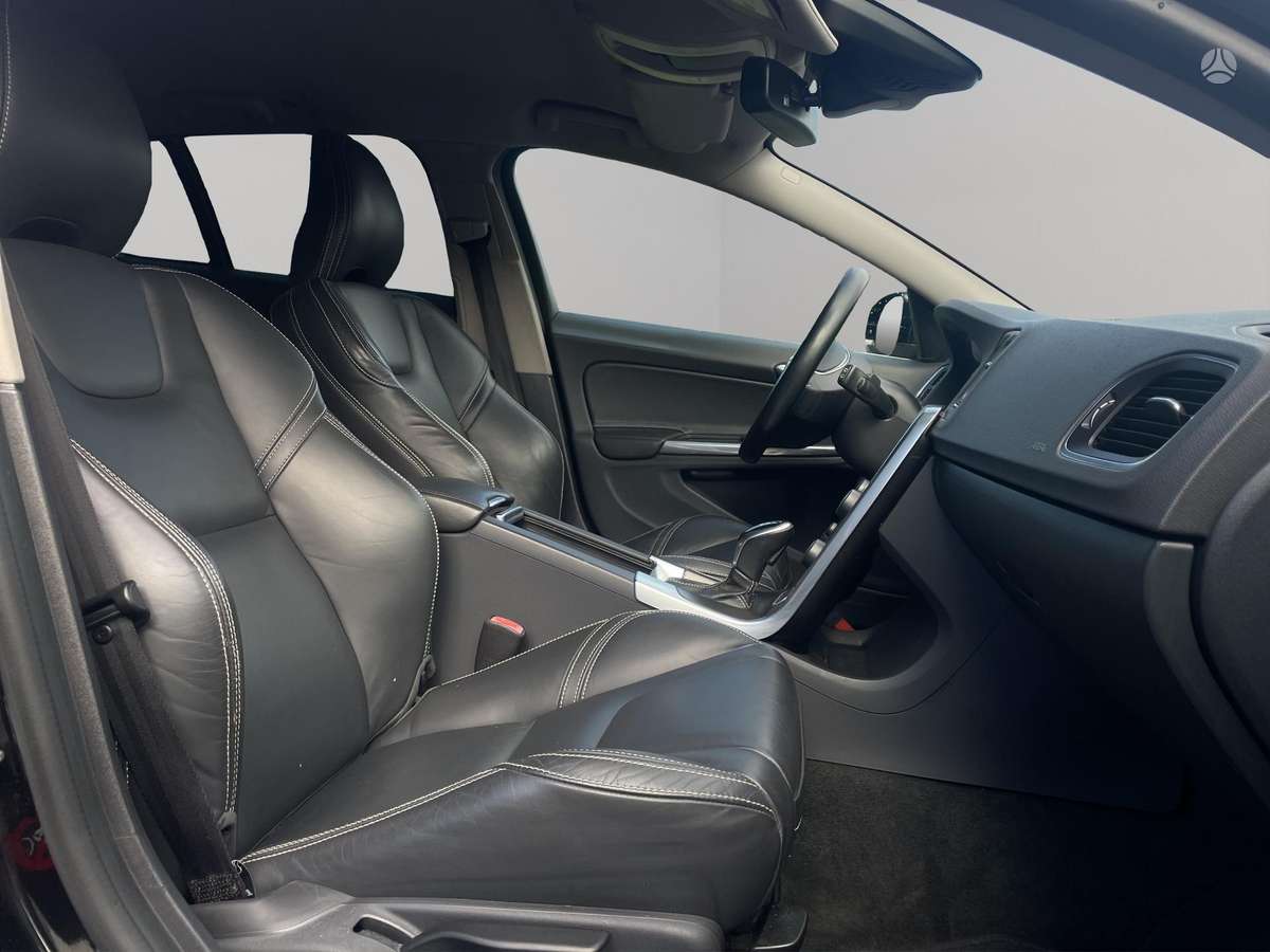 Volvo V60 2014 — photo 8