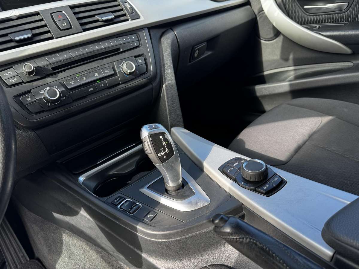 BMW 320 2013 — photo 11