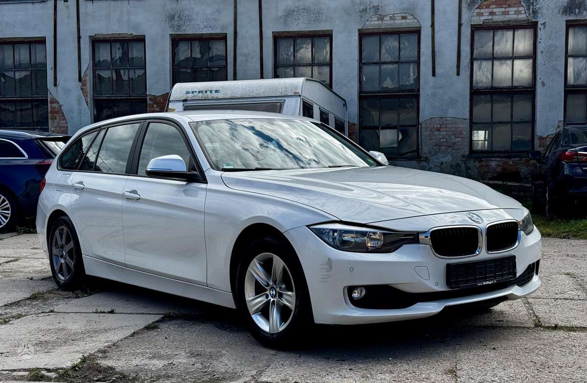 BMW 320 2013 — rear view