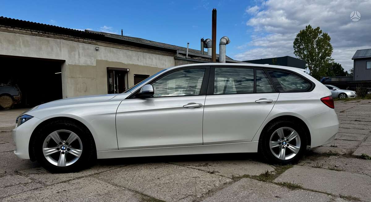 BMW 320 2013 — interior