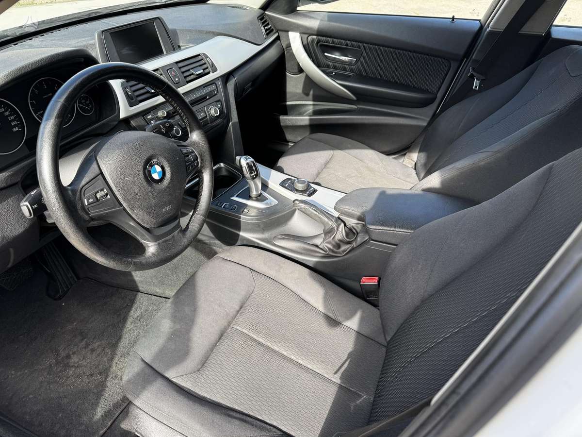 BMW 320 2013 — photo 9