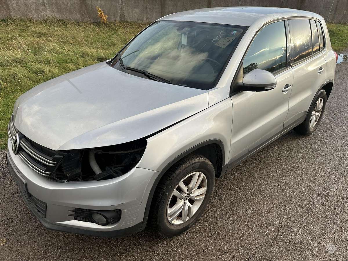 Volkswagen Tiguan 2011 — салон