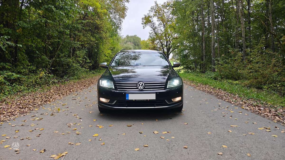 Volkswagen Passat 2011 — салон