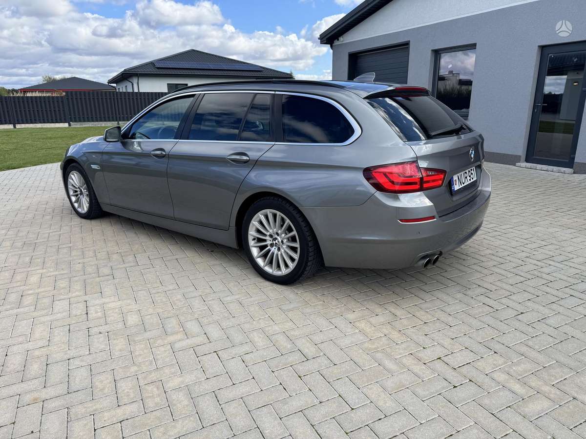 BMW 530 2011 — rear view
