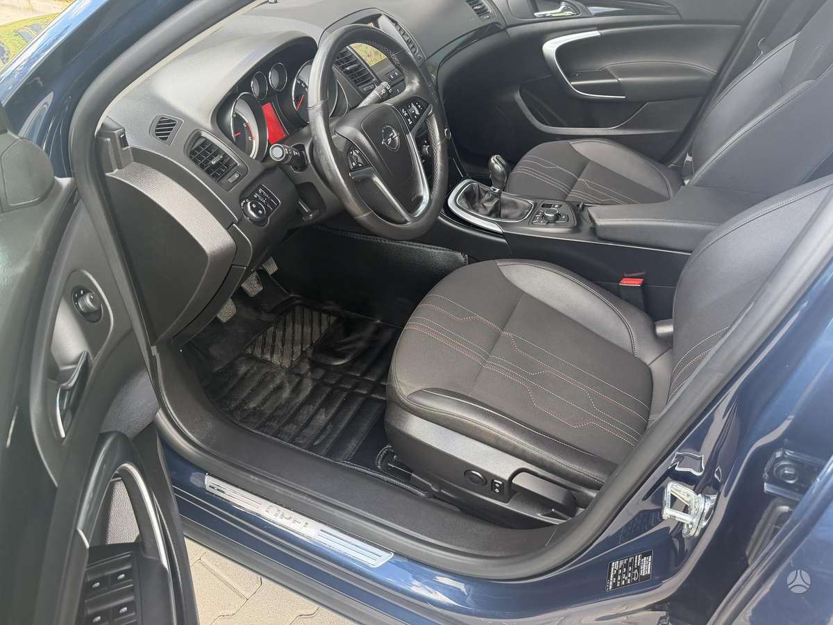 Opel Insignia 2012 — photo 11