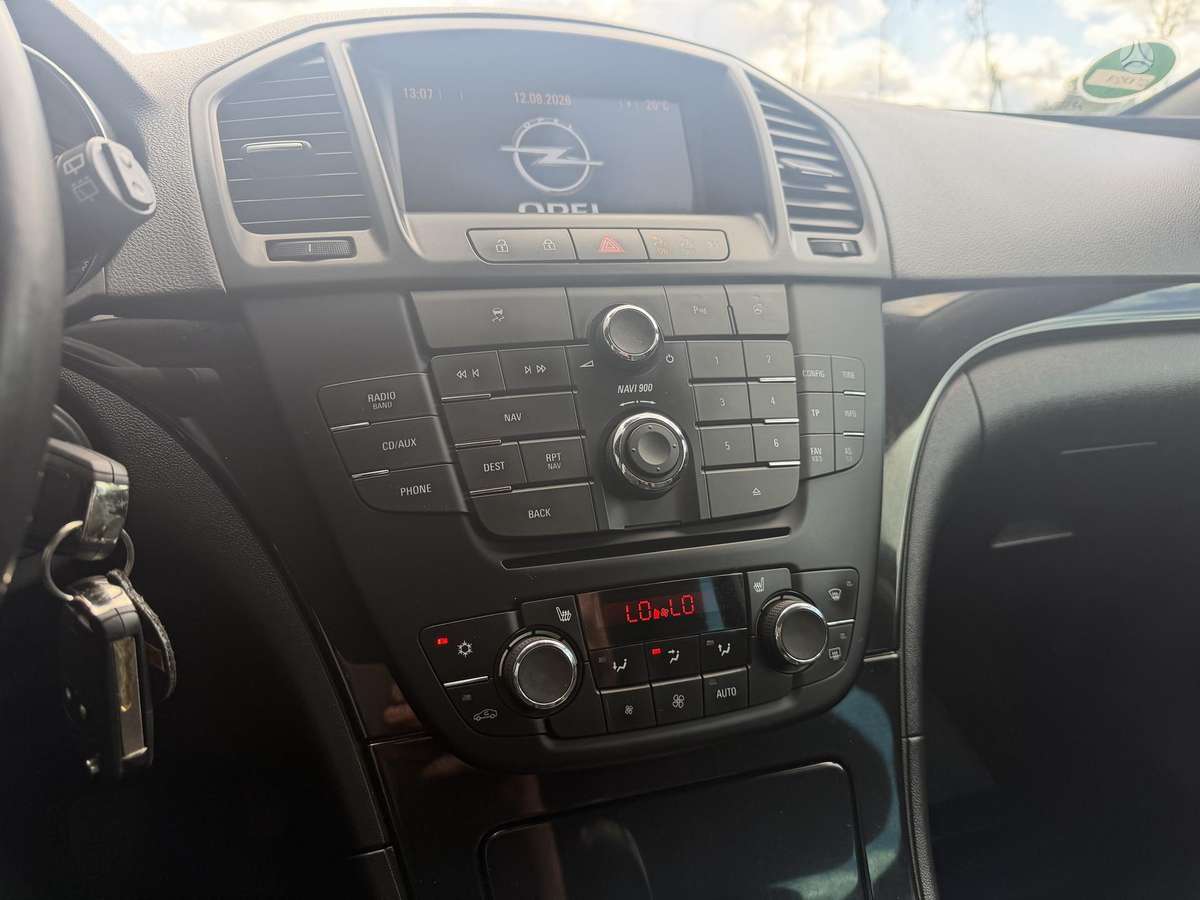 Opel Insignia 2012 — photo 14