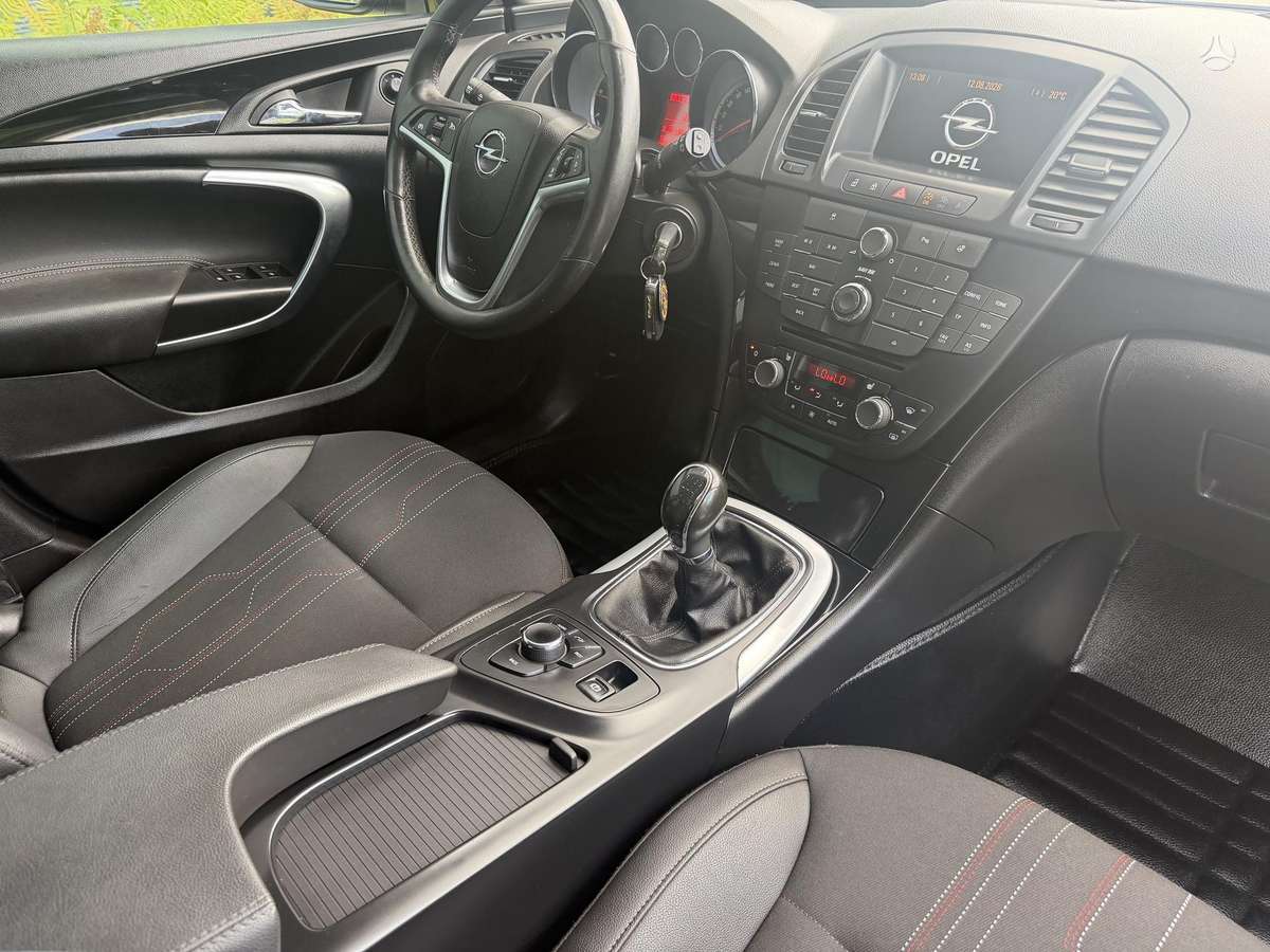 Opel Insignia 2012 — photo 18