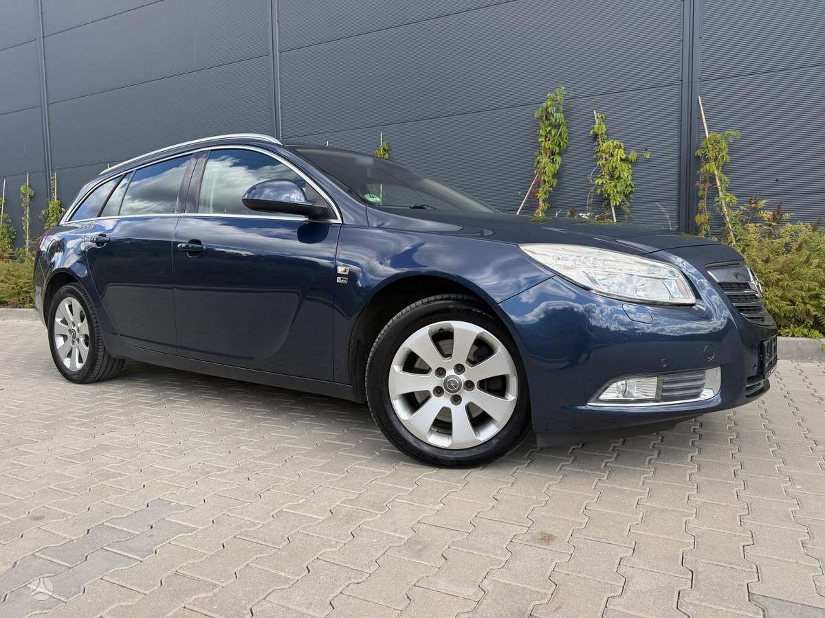 Opel Insignia 2012 — rear view