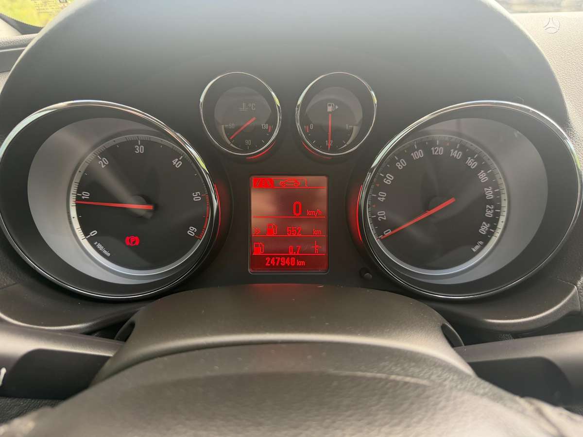 Opel Insignia 2012 — photo 21