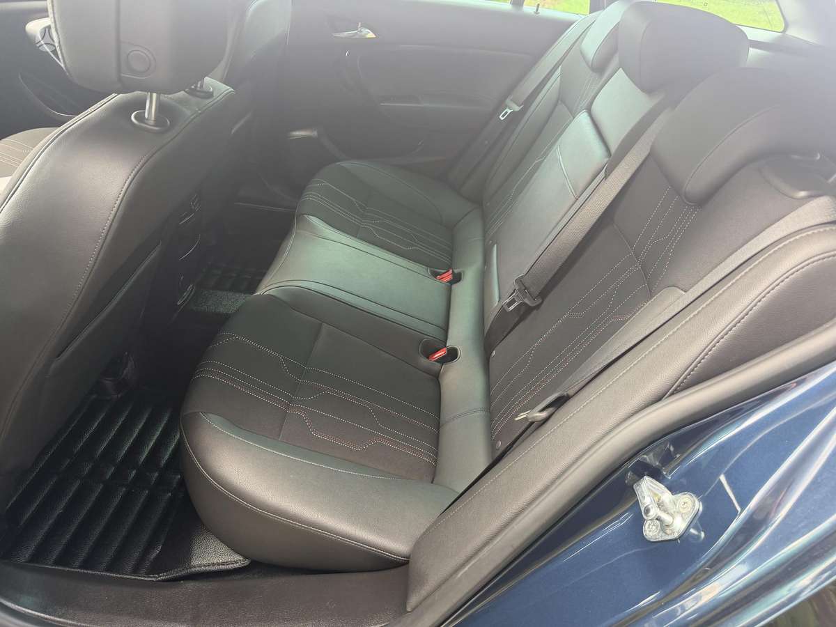 Opel Insignia 2012 — photo 26