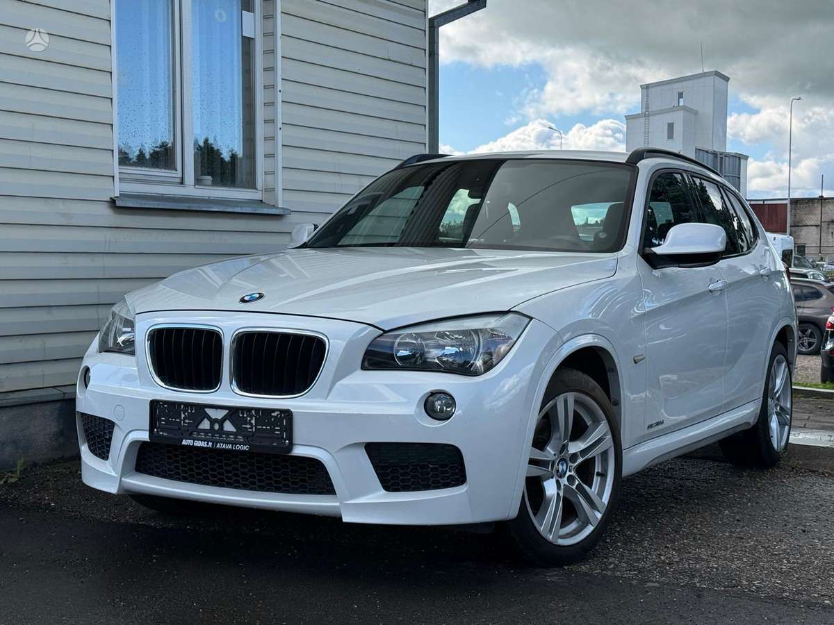 BMW X1 2011 — rear view