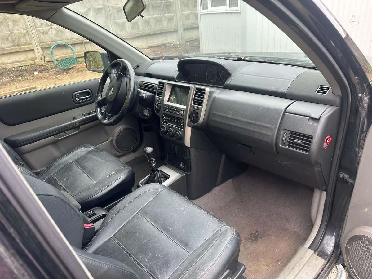 Nissan X-Trail 2006 — вигляд ззаду